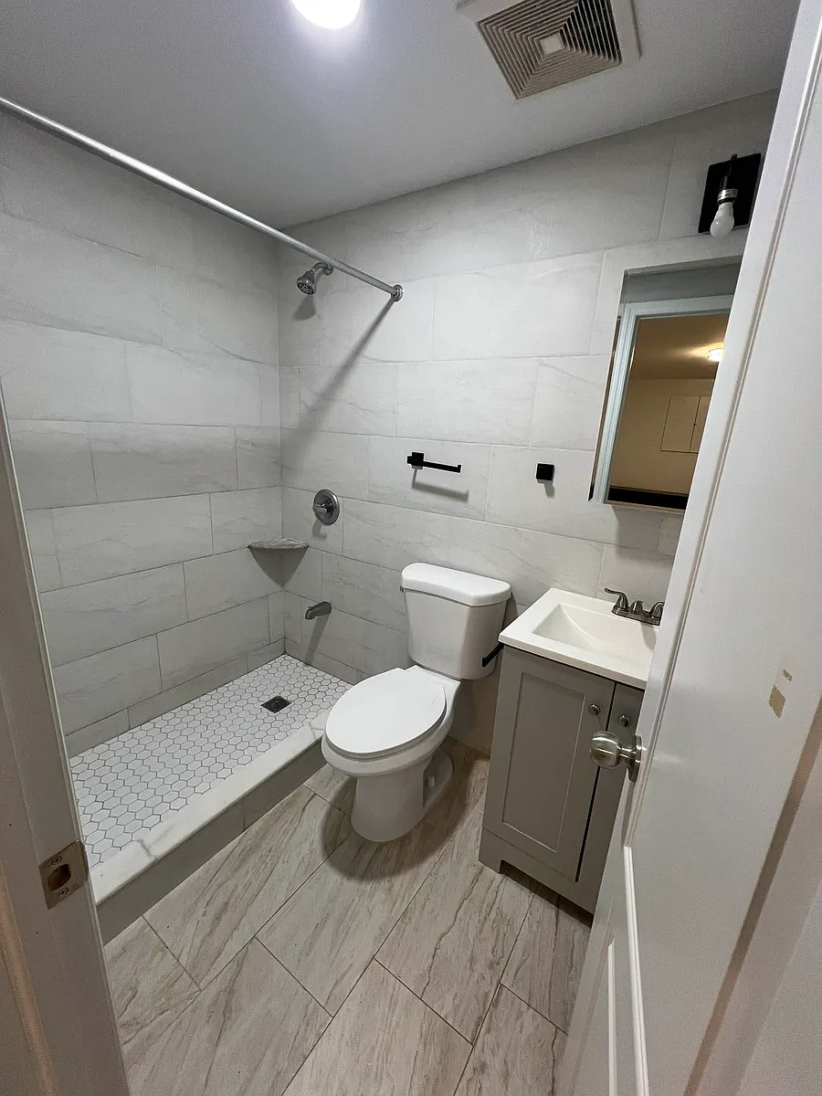 Building Photo - 14 Arion Pl #G