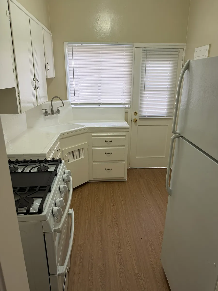 Building Photo - 801 W Glenoaks Blvd #801