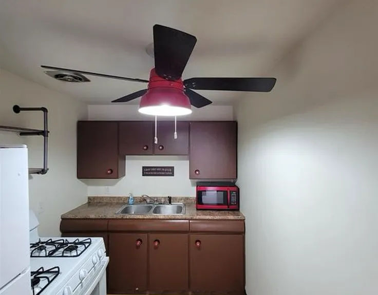 120 N Michigan St #6 — Photo 9