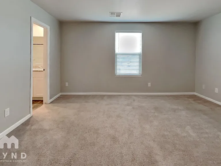 144 W Douglas Ave — Photo 9