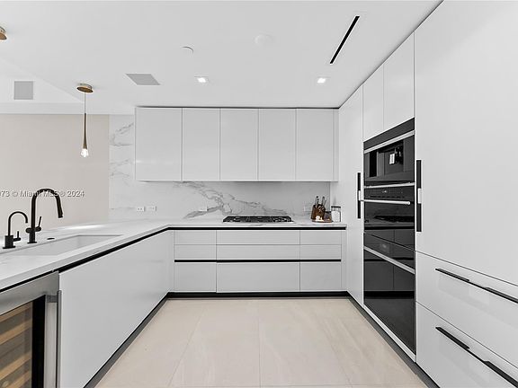 2nd image of 1116 N Ocean Blvd #1803