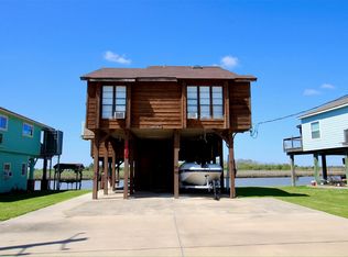 215 Redfish Dr, Freeport, TX 77541
