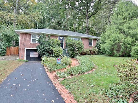 2nd image of 761 Daniell Dr SE