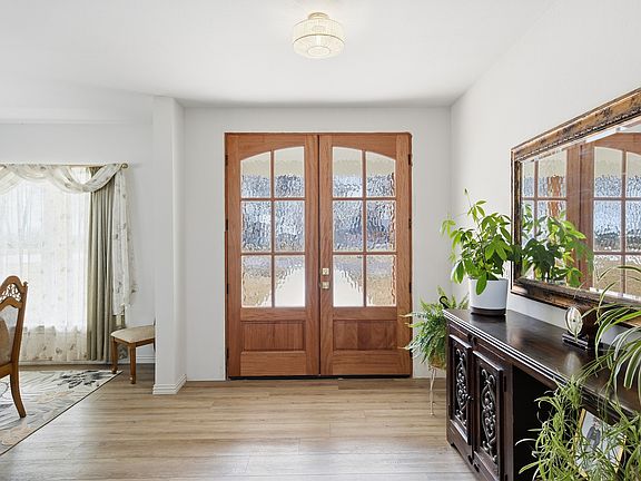 2nd image of 100 Hidden Oaks Dr