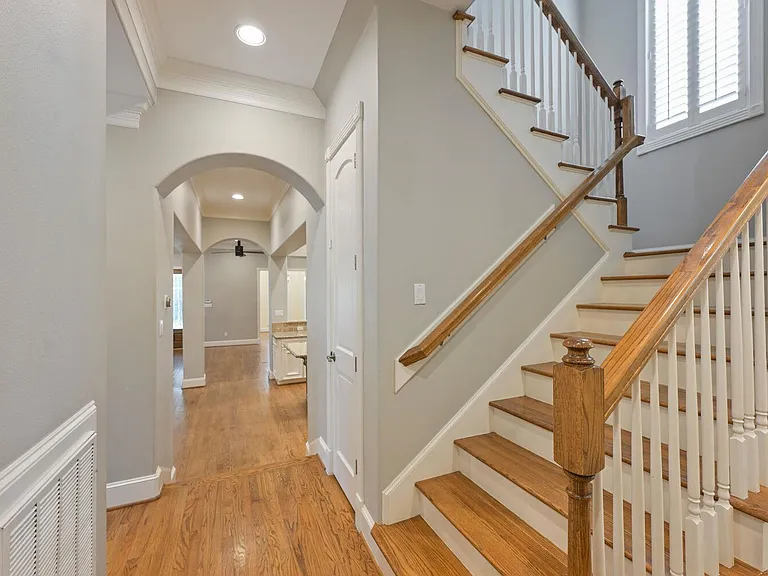 2390 W 8th St — Photo 17