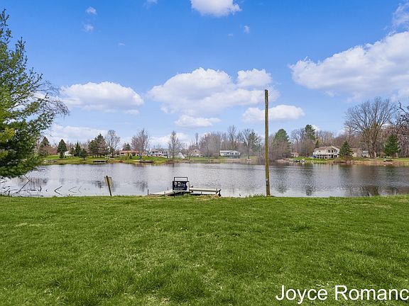 4th image of 4021 E Shore Dr