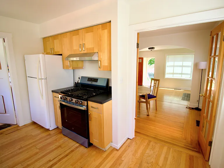 212 Gilbert Ave — Photo 5
