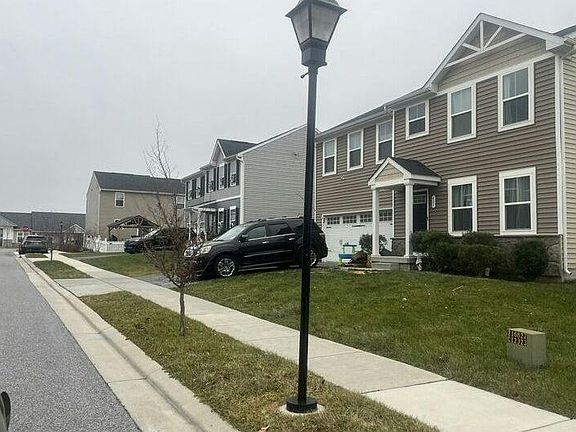 4th image of 405 Hancock St