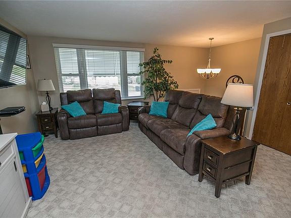 3rd image of 6081 Gilmere Dr