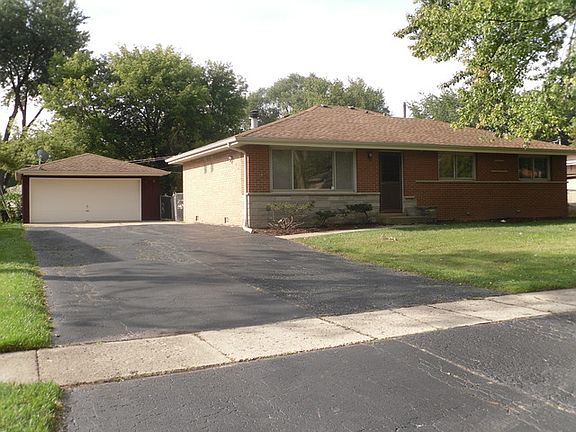 2nd image of 949 E Lilly Ln