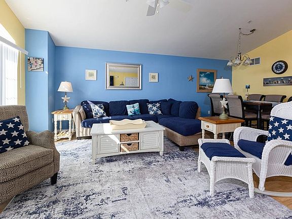 4th image of 409 W Leaming Ave #200