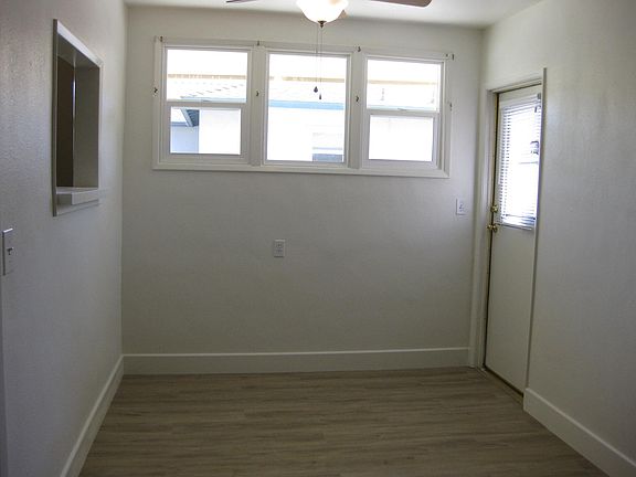 4th image of 526 E Lemon Ave