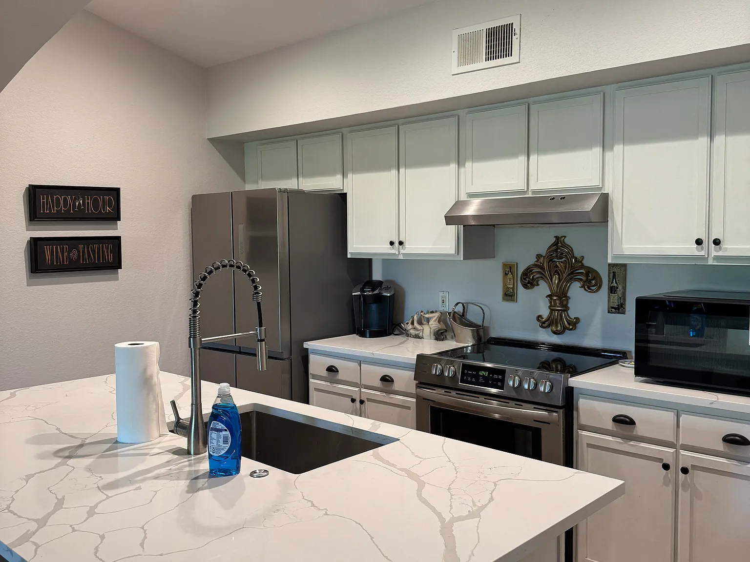 3 bed, 1600 sqft, $2,900 — Photo 2