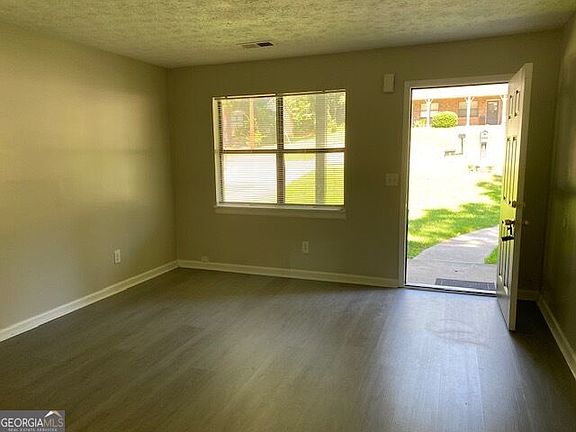 2nd image of 192 Kimberly Way SW #192
