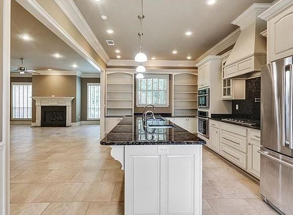 5th image of 208 Northpark Blvd