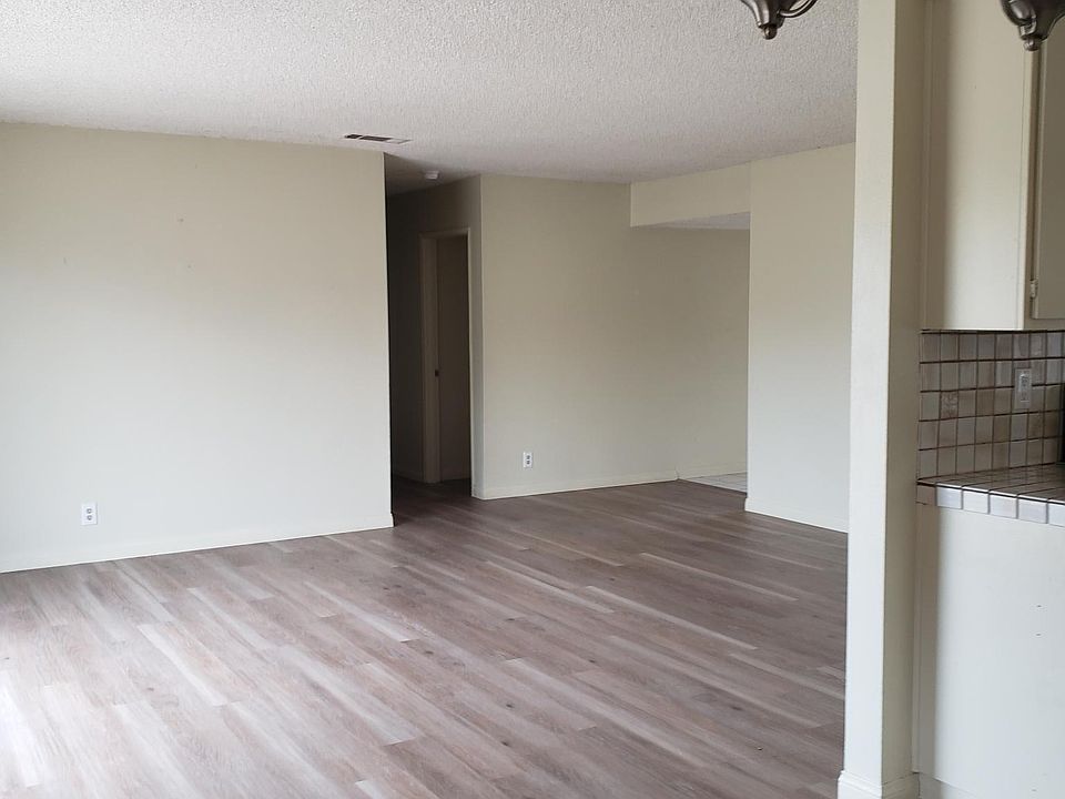 1st image of 727 Bismark Ave