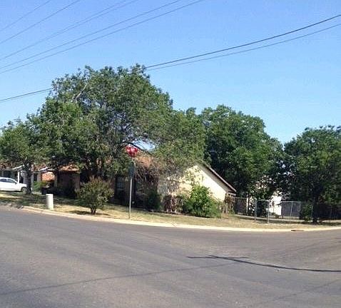 3rd image of 804 E Avenue O