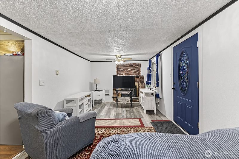 4th image of 232 6th Avenue