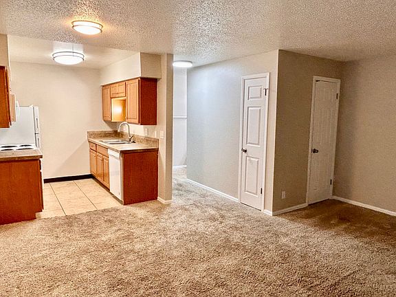 3rd image of 947-951 Allison St #1B-1Ba-650Sqft
