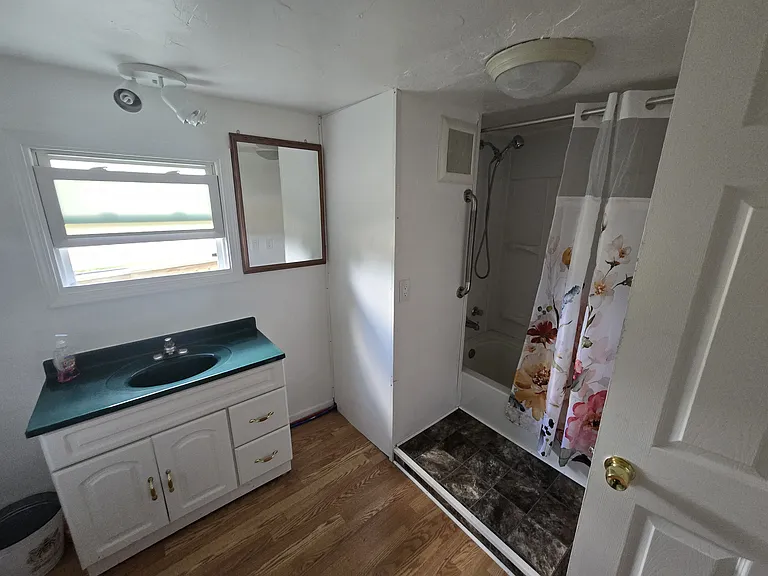 112 N Maple St — Photo 13