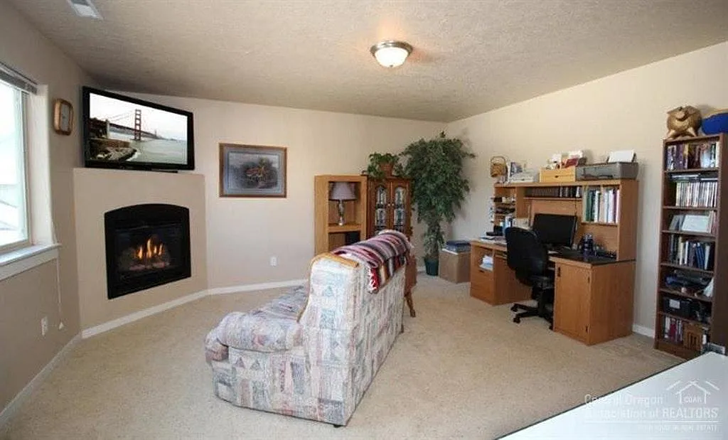 3 bed, 2.5 bath, 1705 sqft, $2,650 — Photo 3