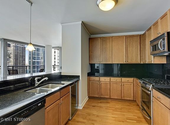 5th image of 450 E Waterside Dr #P-166