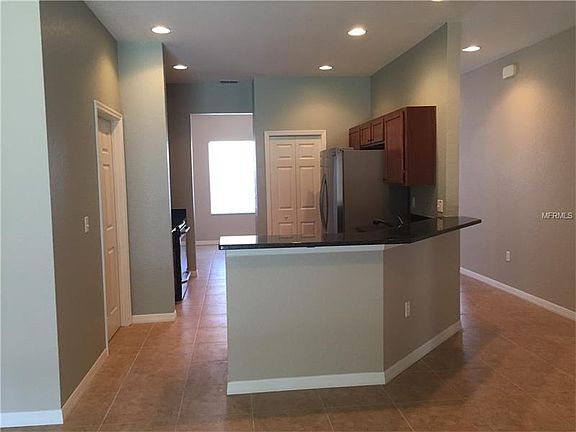 4th image of 930 Princeton Manor Ln