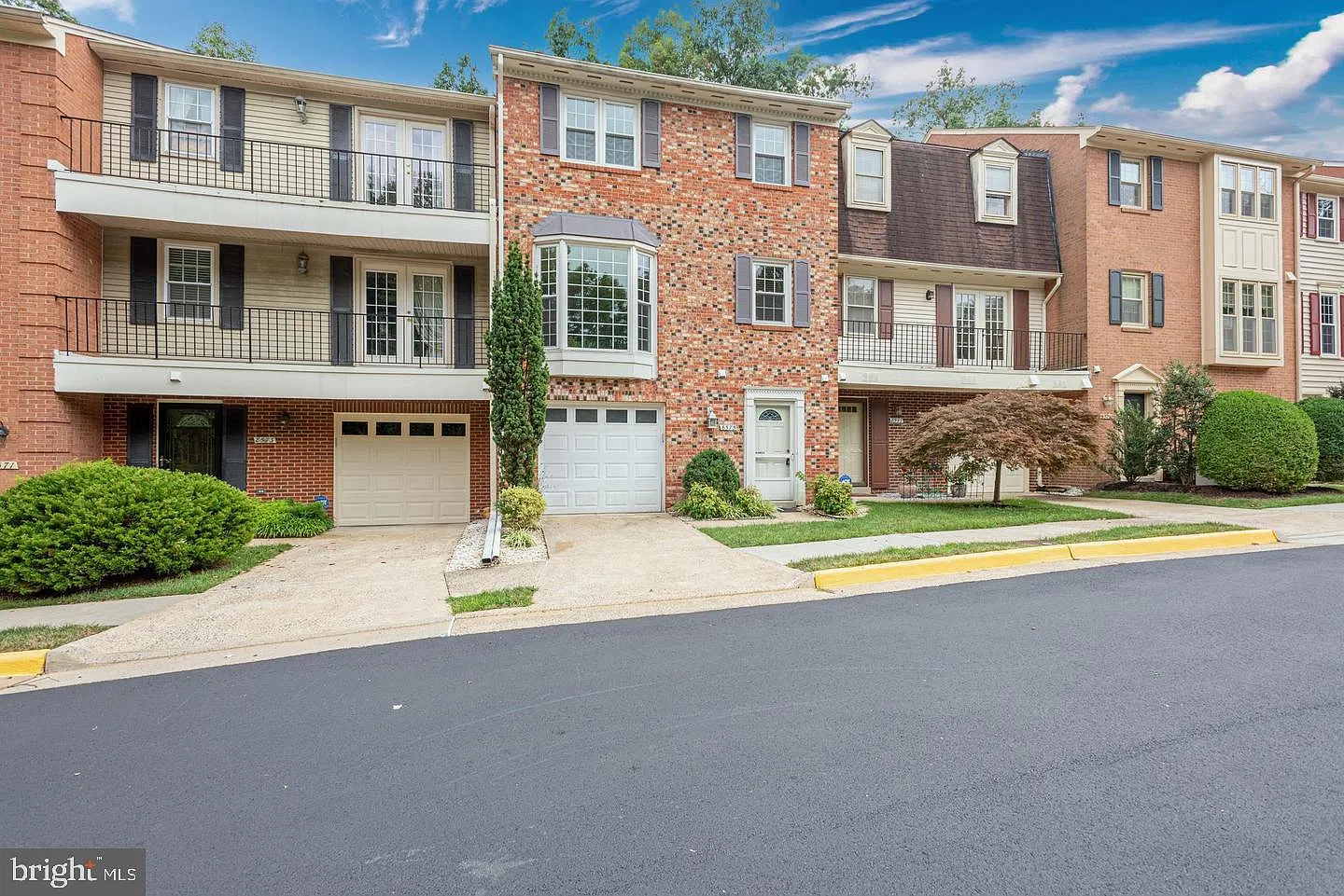 3 bed, 4.0 bath, 2038 sqft, $3,800 — Photo 4
