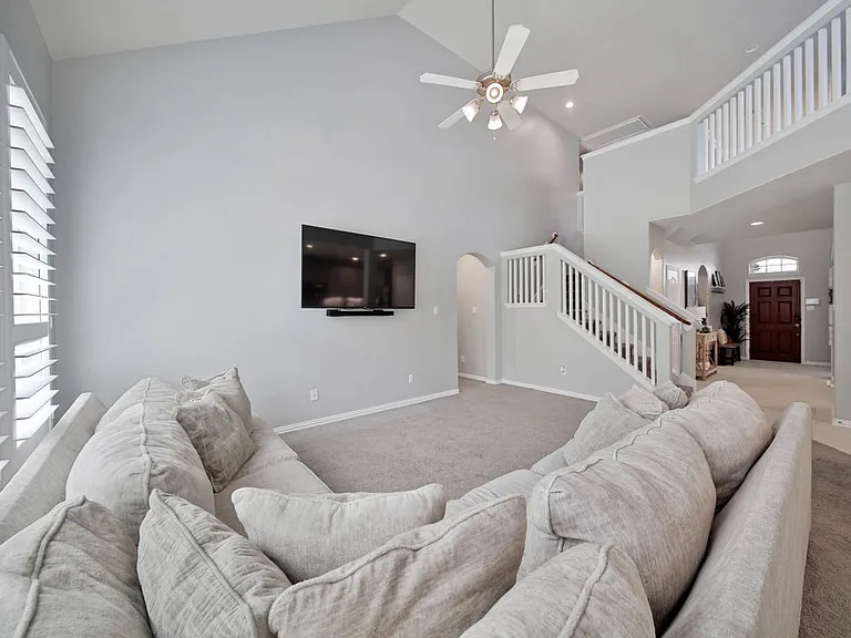 26028 Hasting Ridge Ln — Photo 16