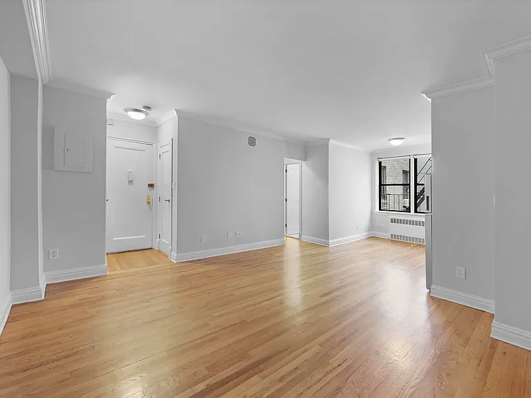 108 W 15th St #5C — Photo 3