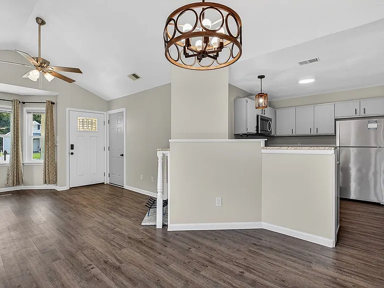 123 Basswood Ct — Photo 10