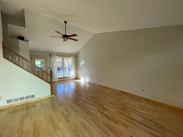 1031 Mercury Dr — Photo 10