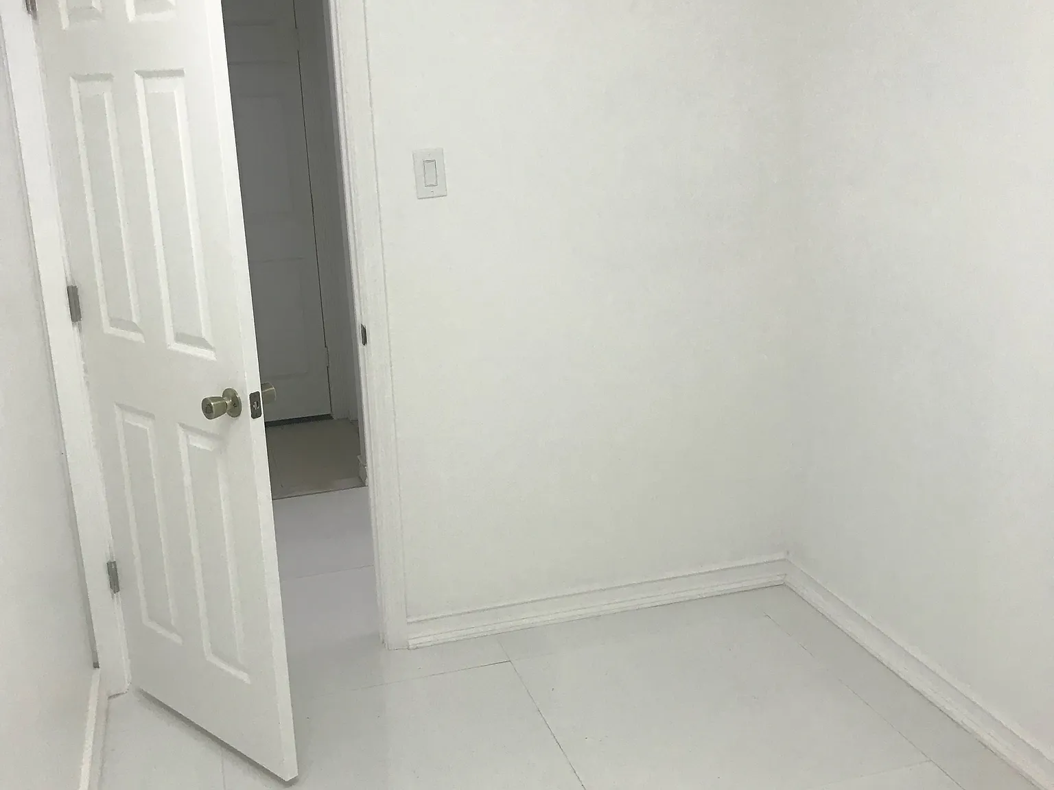 1 bed, 1900 sqft, $995 — Photo 3