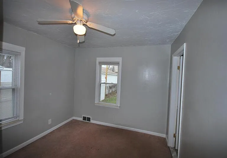 328 W Kalama Ave — Photo 6