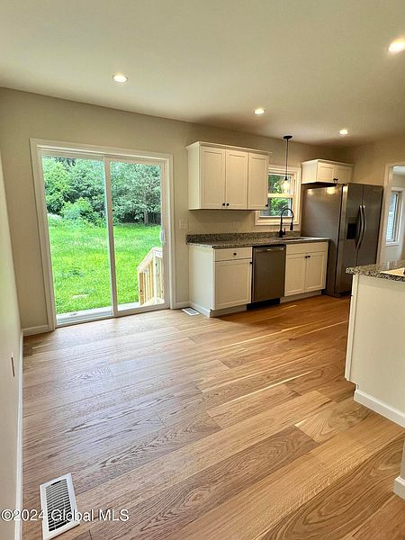 4th image of 2 Mohican Terrace Terrace