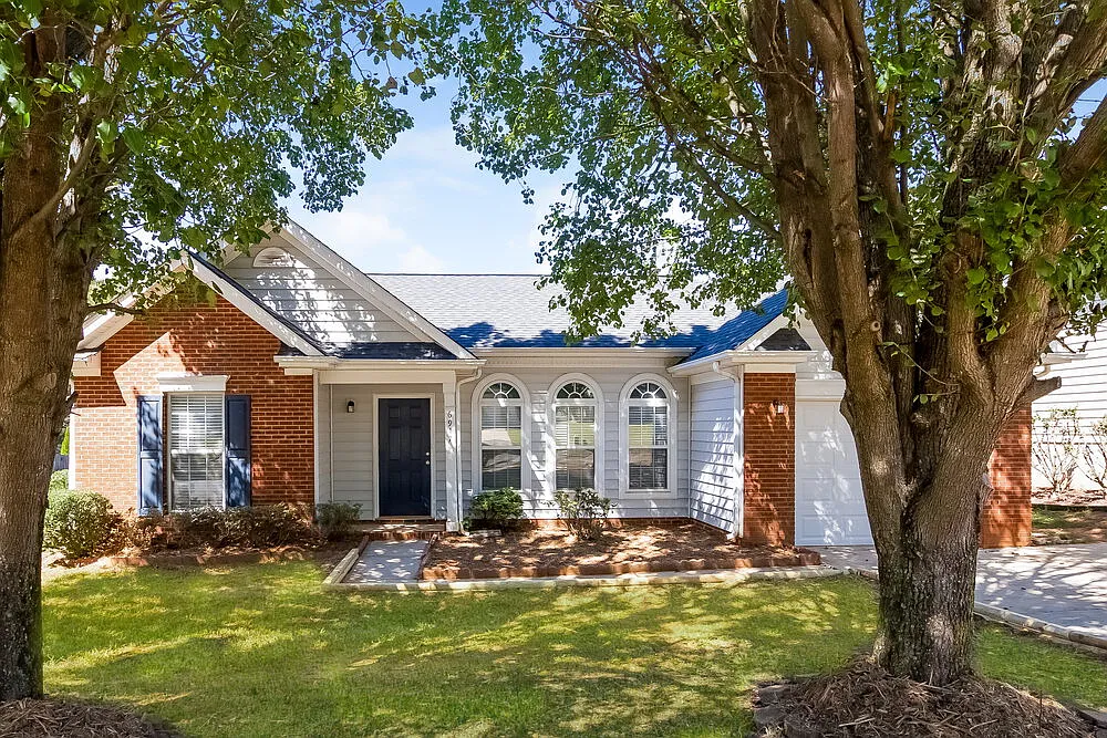 3 bed, 2.0 bath, 1340 sqft, $1,895 — Photo 1