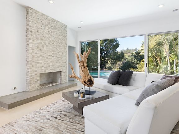 5th image of 2455 Crest View Dr