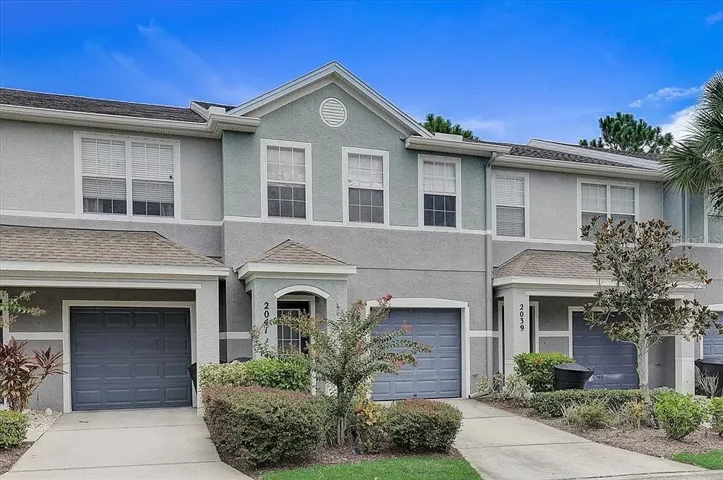 3 bed, 2.5 bath, 1494 sqft, $2,400 — Photo 2
