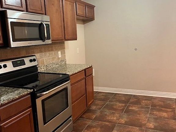 5th image of 117 Carrington Ave