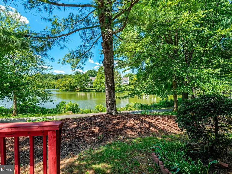 2920 Montauk Ct — Photo 2