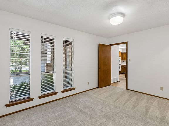 4th image of 1928 Loma Linda Ct