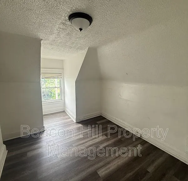 9904 North Blvd — Photo 10