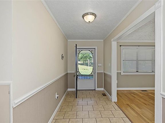 3rd image of 76 Brooks Rd