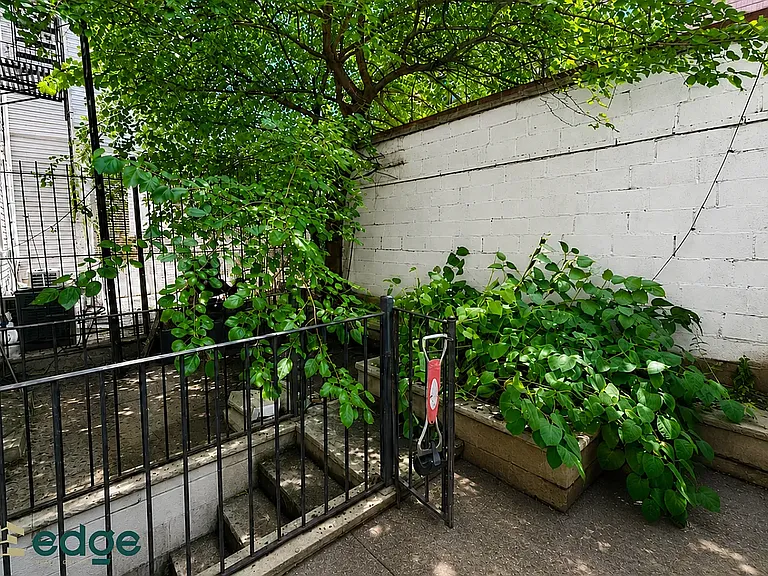 90 Wilson Ave #1F — Photo 10