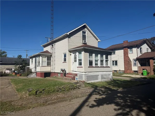 310 N Center St, Uhrichsville, OH 44683