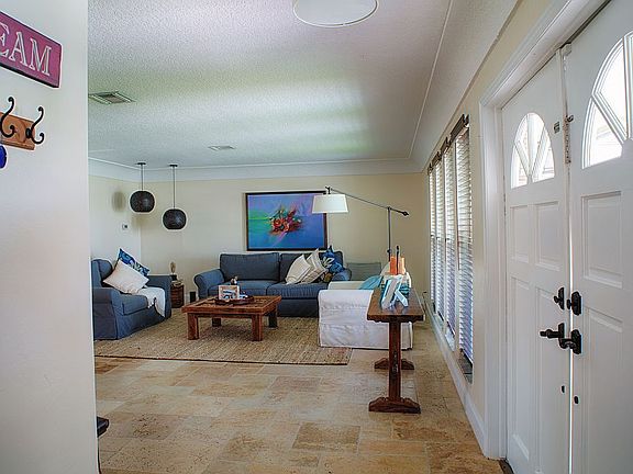 5th image of 10428 SW 49th Pl