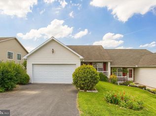 12 Lexington Dr, Hanover, PA 17331