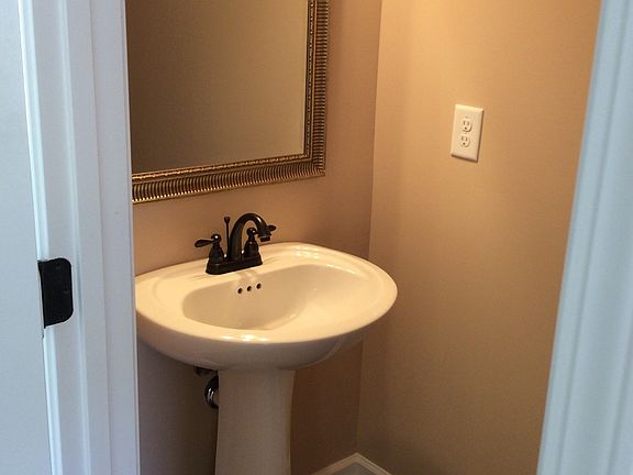 5th image of 367 McGee Ct #1-4
