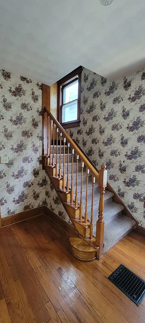 5 bedroom 2 bath House — Photo 3