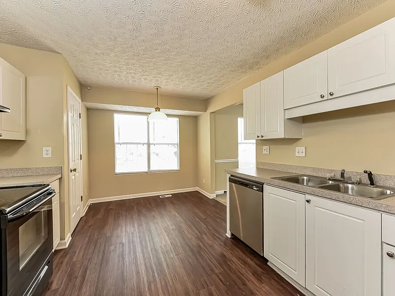 735 Bridgewood Ct — Photo 9